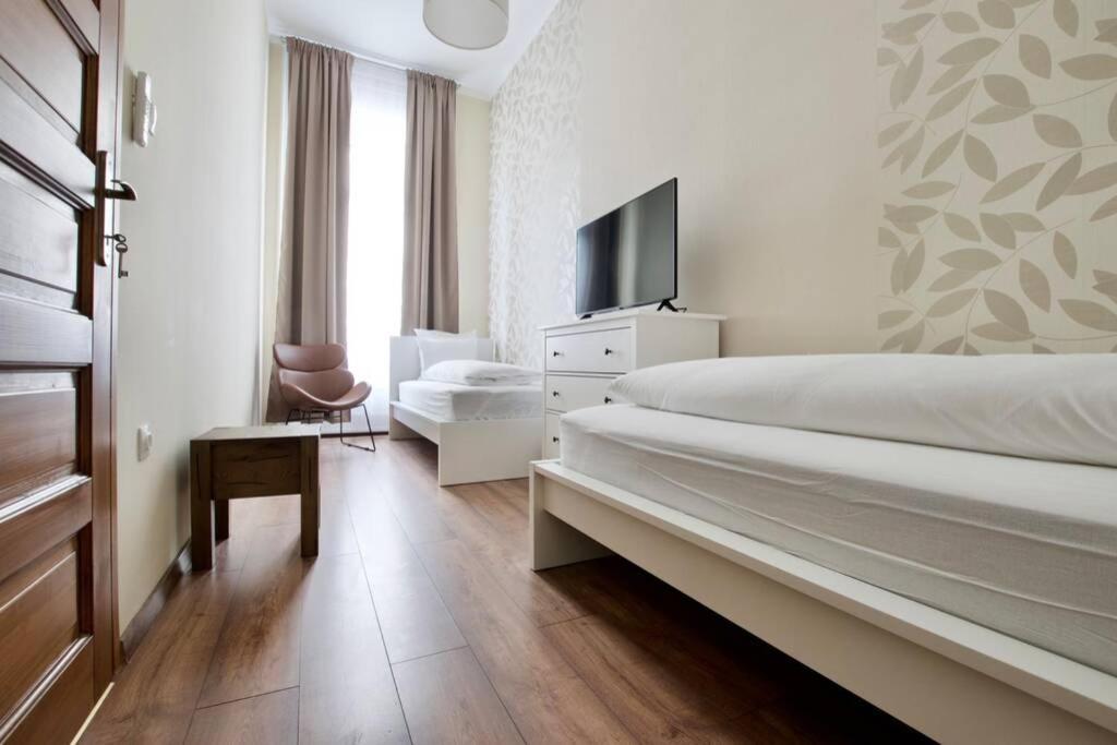 Premium Apartment By Hi5 - Central 3 Bedroom Budapest Luaran gambar